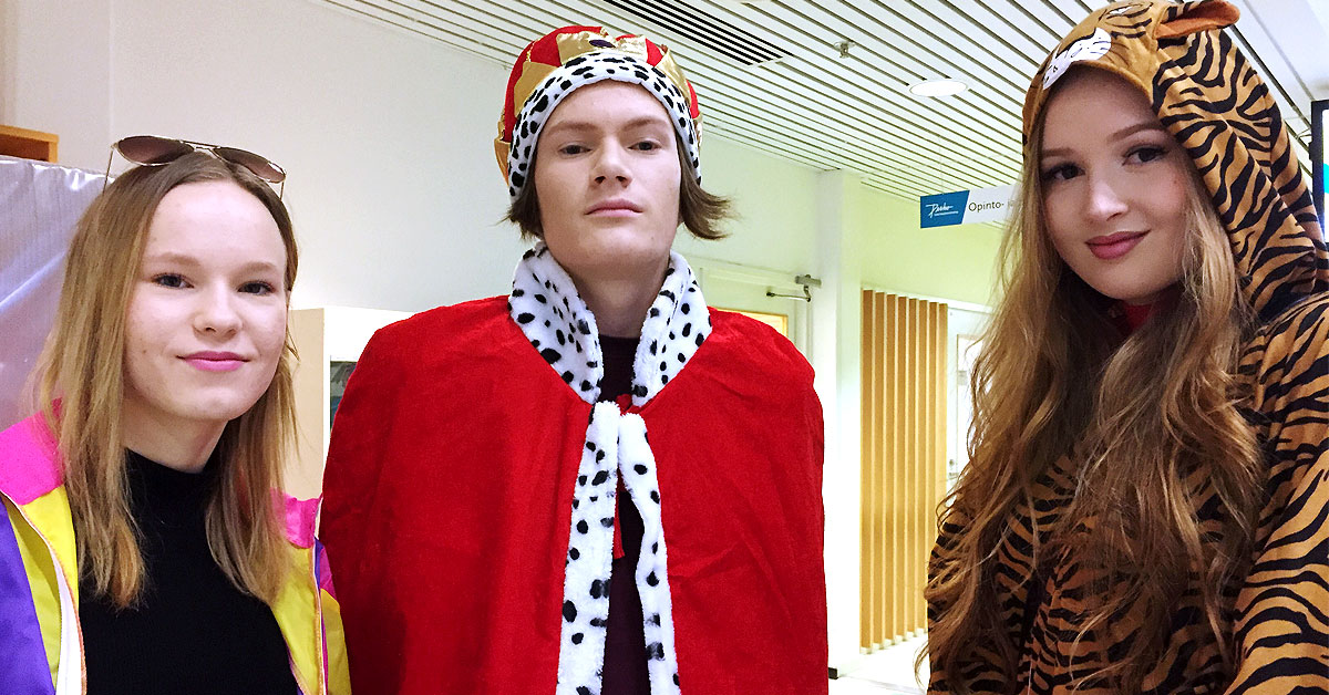 Perholaiset abit lähtivät ajelemaan – penkkarit to 15.2.2018