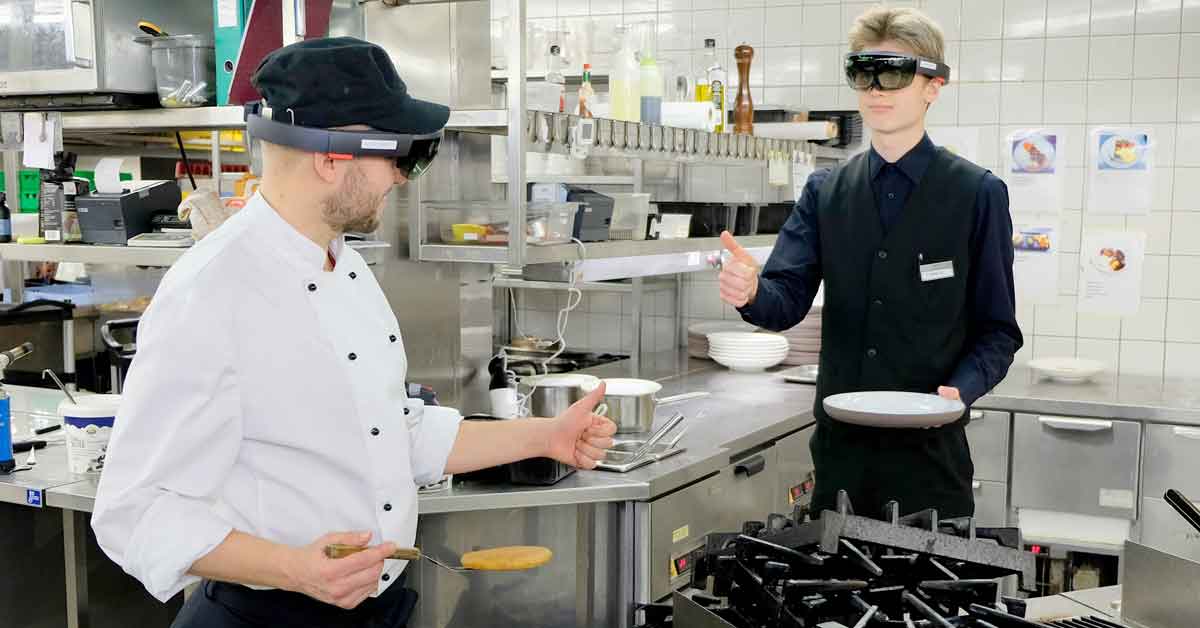 Making order – virtual Learning Environment with HoloLens for Perho Liiketalousopisto